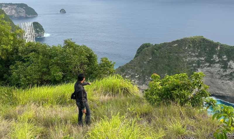 TUNJUKKAN DUGAAN LOKASINYA : Kawasan Pantai Kelingking, Nusa Penida,Klungkung, yang diduga dipakai syuting film porno warga asing. (foto:dok Polsek Nusa Penida)