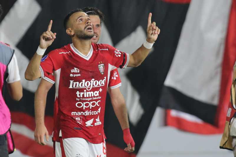 SIAP MENYALA : Gelandang serang andalan Serdadu Tridatu, Mirza Mustafic siap menyala lagi di pengujung akhir putaran 1 Super League. (miftahuddin/radar bali)