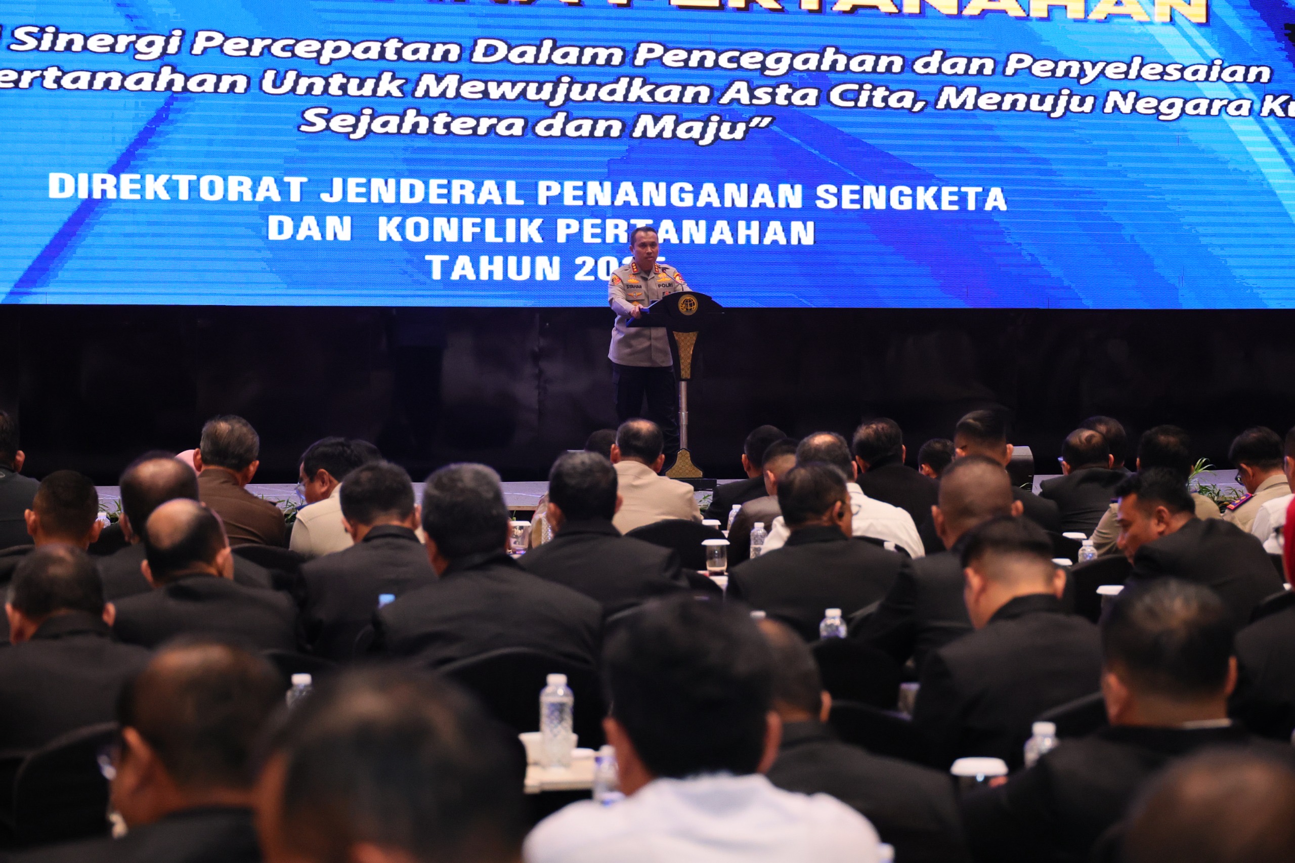 Wamen Agraria/Wakil Kepala BPN Ossy Dermawan saat Rakor Pencegahan dan Penanganan Tindak Pidana Pertanahan, Rabu (03/12/2025).