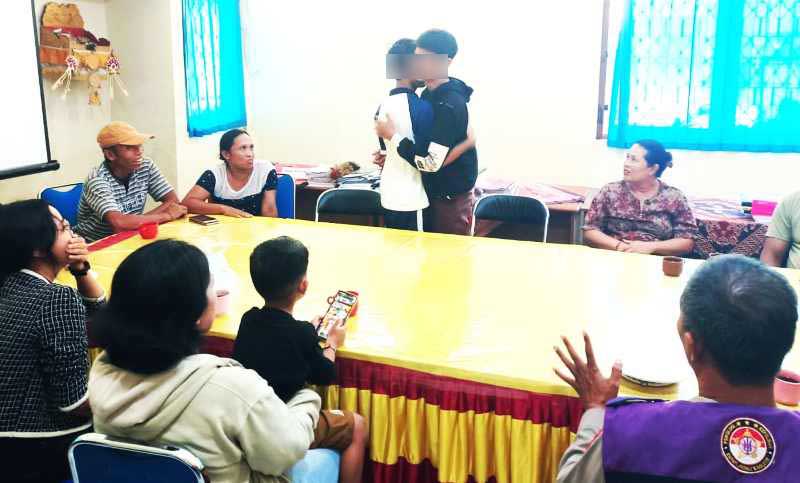 DIMEDIASI : Mediasi kedua pelajar SMAN 1 Gerokgak yang terlibat baku hantam.gegara asmara. (foto:Polres Buleleng)