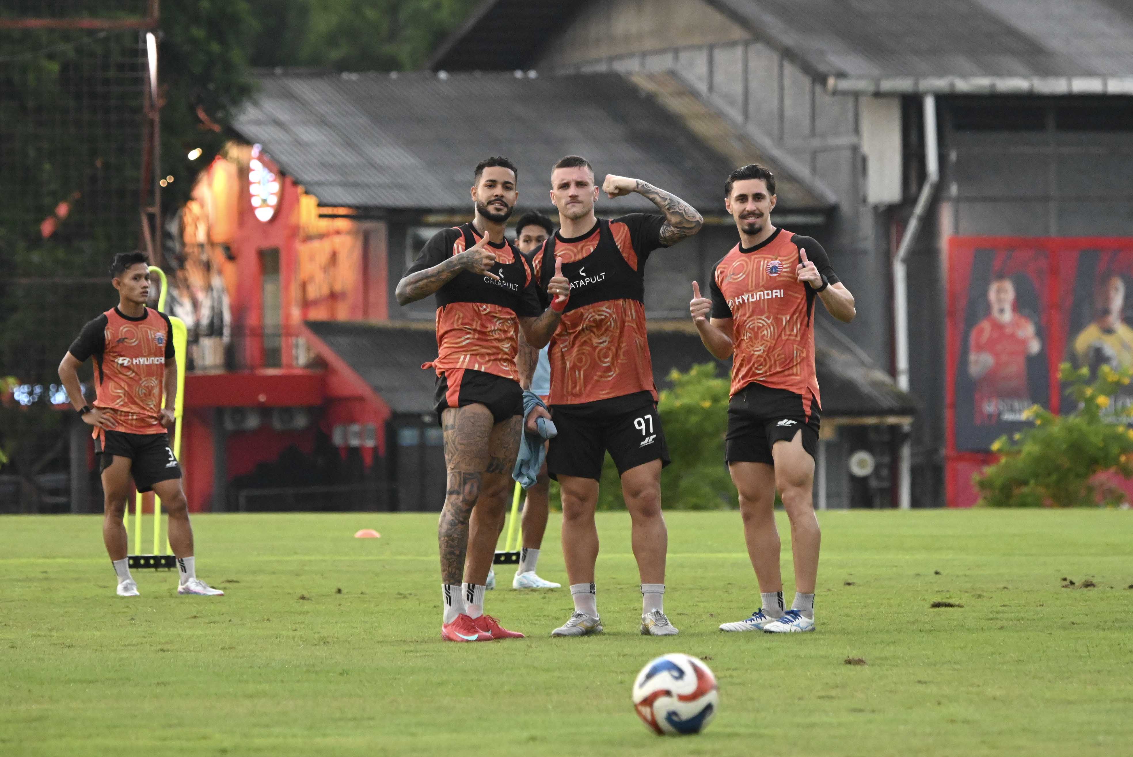 MISI POIN PENUH - Skuad Persija berlatih di Persija Training Ground, Sawangan, Bojongsari, Depok.