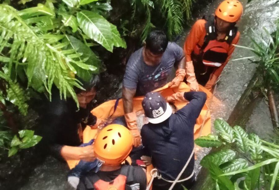 Seorang turis tewas ditemukan tersangkut di gorong-gorong, Jalan Krisnantara, Desa Tibubeneng, Kecamatan Kuta Utara, Badung, Minggu (14/12).