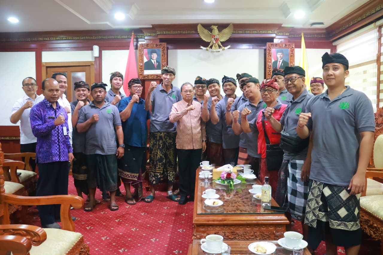 BATAL DEMO: Diminta Koster Menahan Diri, Forum Swakelola Sampah Bali Batal Demo, Tapi Jika Tutup ini Ancamannya.