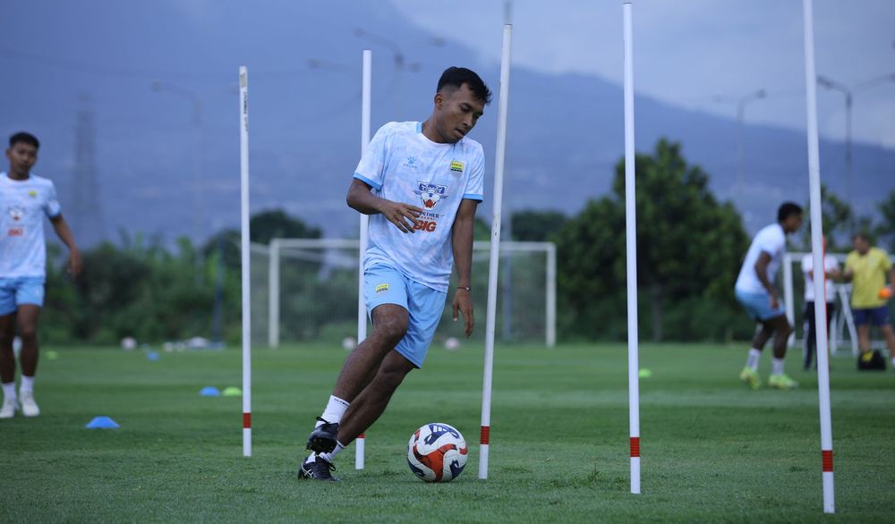 KEMBALI FIT - Para pemain Persib berlatih setelah mendapatkan libur dua hari menyusul kekalahan dari Malut United.