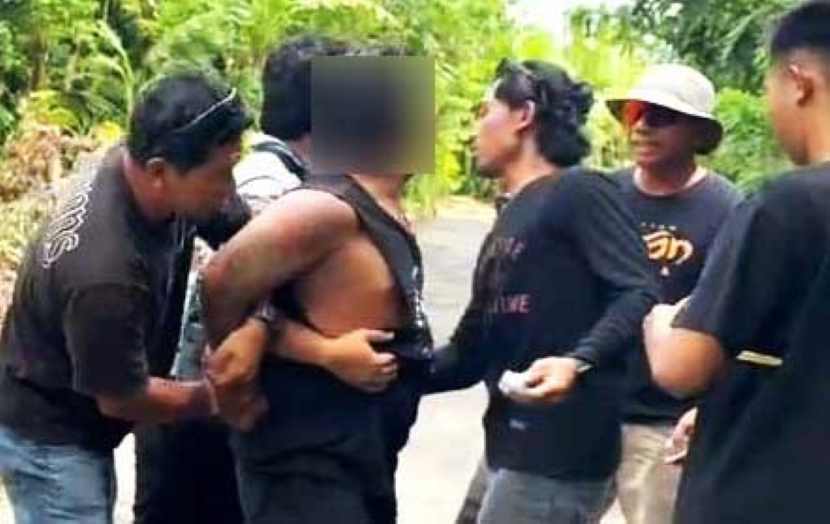 DITANGKAP : IKS, oknum  tenaga kontrak Dinas Pariwisata Klungkung ditangkap karena narkoba. (Foto: Humas Polres Klungkung)