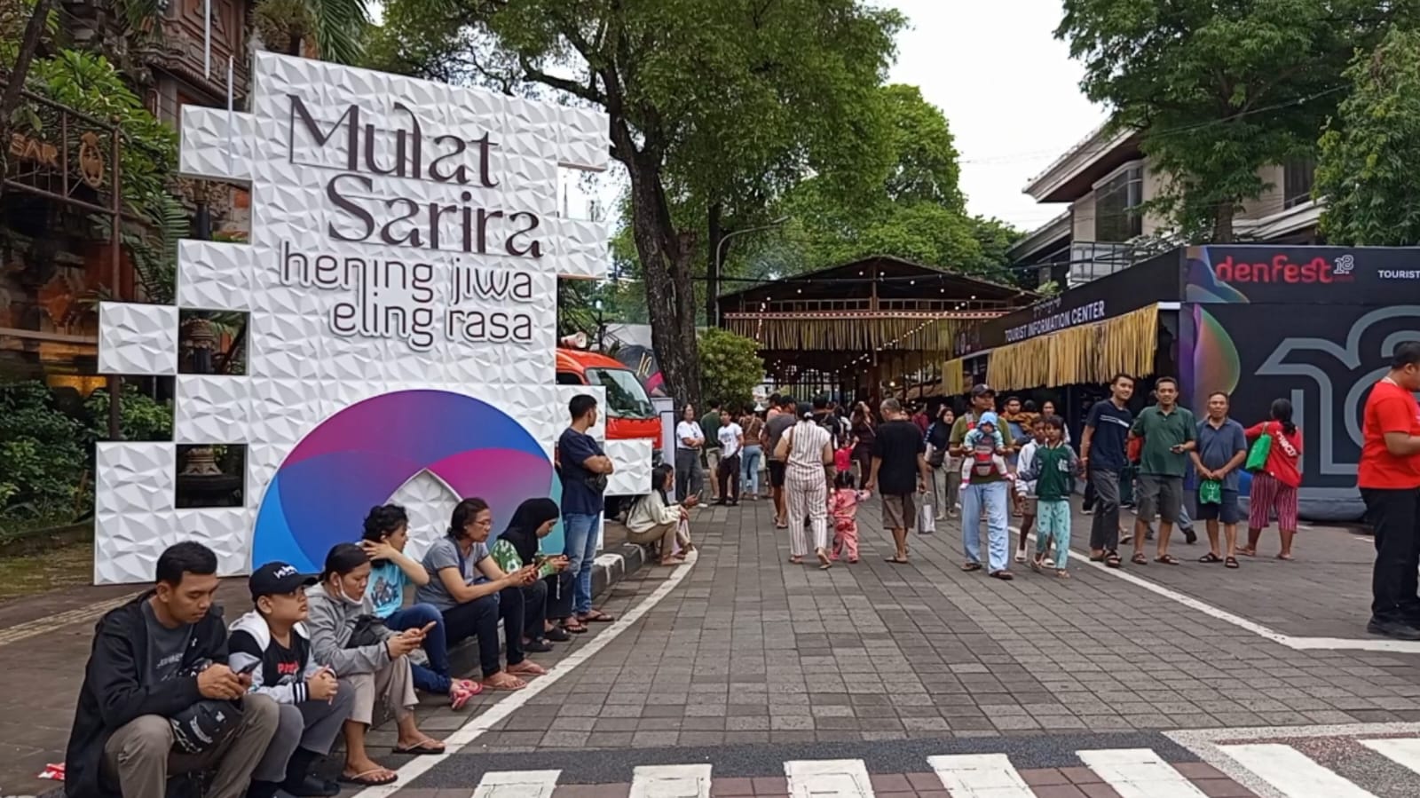 Suasana jelang pembukaan Denfest ke-18, Sabtu (20/12/2025).