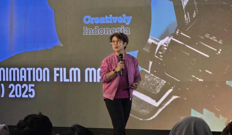 SAMPAIKAN KABAR INDUSTRI EKONOMI KREATIF: Deputi Bidang Kreativitas Media Kementerian Ekonomi Kreatif/Badan Ekonomi Kreatif Republik Indonesia, Agustini Rahayu.( Foto Marsellus Pampur)