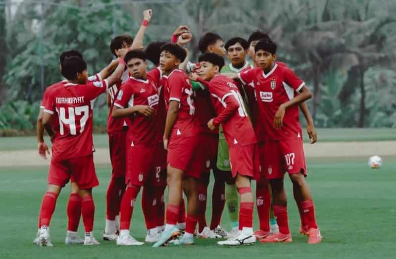 HAJAR TIM TAMU : Bali United U-16 menghajar Madura United U16 di Bali United Training Center, Gianyar. (IG Bali United Youth)