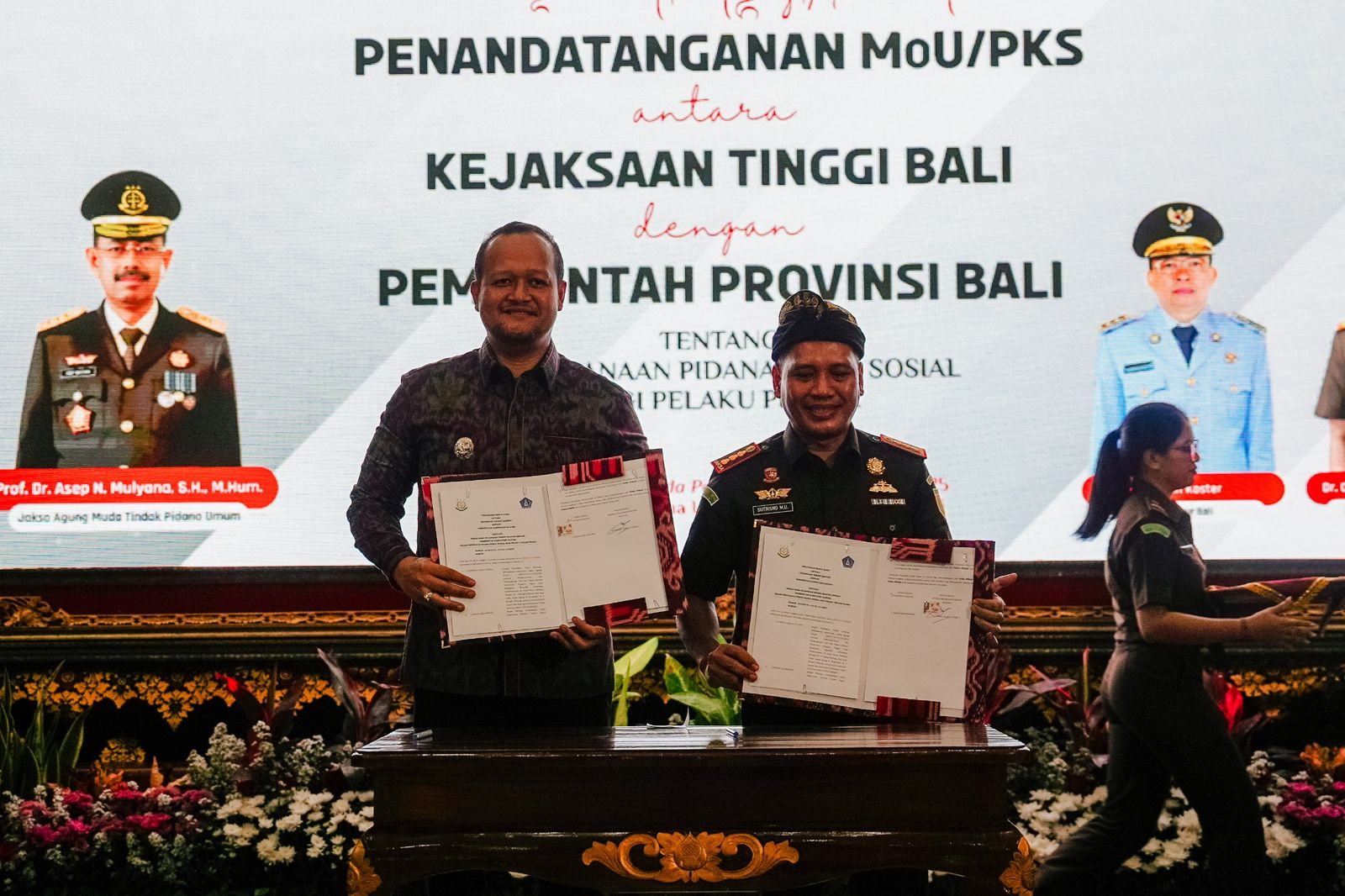 Wabup Bagus Alit Sucipta menghadiri sekaligus memberikan paraf naskah MoU dan PKS di Gedung Wiswa Sabha, Kantor Gubernur Bali, Rabu (17/12).