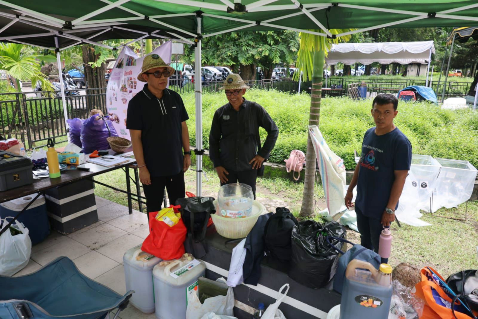 OLAH SAMPAH LANGSUNG: Wali Kota Denpasar, I Gusti Ngurah Jaya Negara meninjau persiapan pembukaan Denfest Tahun 2025.
