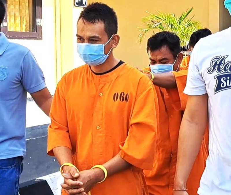 SEWINDU DALAM BUI : Dody saat rilis pers di Mapolres Buleleng. Ia kini divonis 8 tahun penjara.(francelino junior)