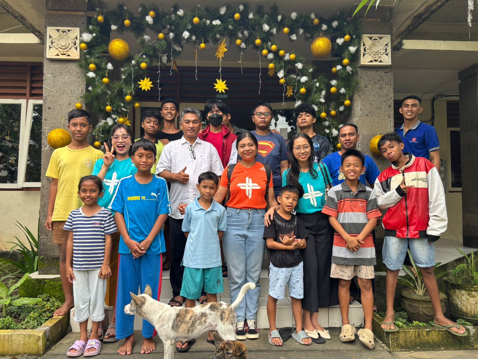 BPR Lestari Bali melalui program Lestari For Kids menyalurkan 3.025 kilogram beras kepada 36 panti asuhan di Bali.