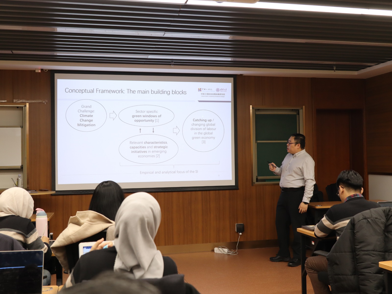 11 orang mahasiswa pemenang PGTC untuk mengikuti pelatihan singkat di Universitas Tsinghua, Beijing.