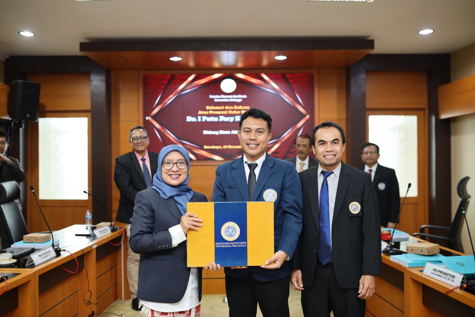 I Putu Fery Karyada, dosen Program Studi Akuntansi UNHI, resmi meraih gelar Doktor dari Universitas Airlangga dengan predikat cumlaude.