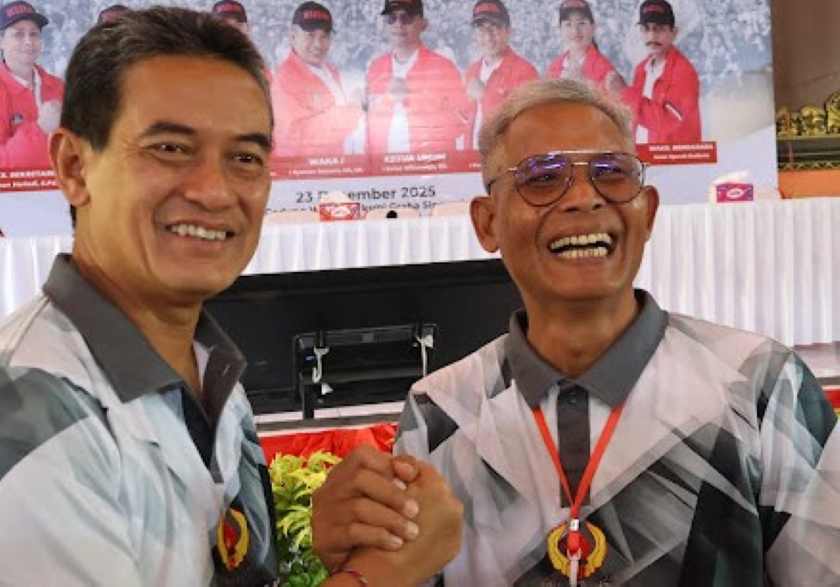 TERPILIH : Gede Supriatna (kiri) terpilih sebagai Ketua Umum KONI Buleleng periode 2025&ndash;2029. (Foto KONI Buleleng untuk Radar Bali )