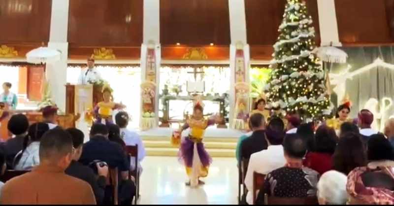 AKULTURASI JADI BERGAYA BALI : Sasana ibadah dalam gereja PNIEL Blimbingsari saat Natal kemarin. (foto: dok.John untuk Radar Bali)