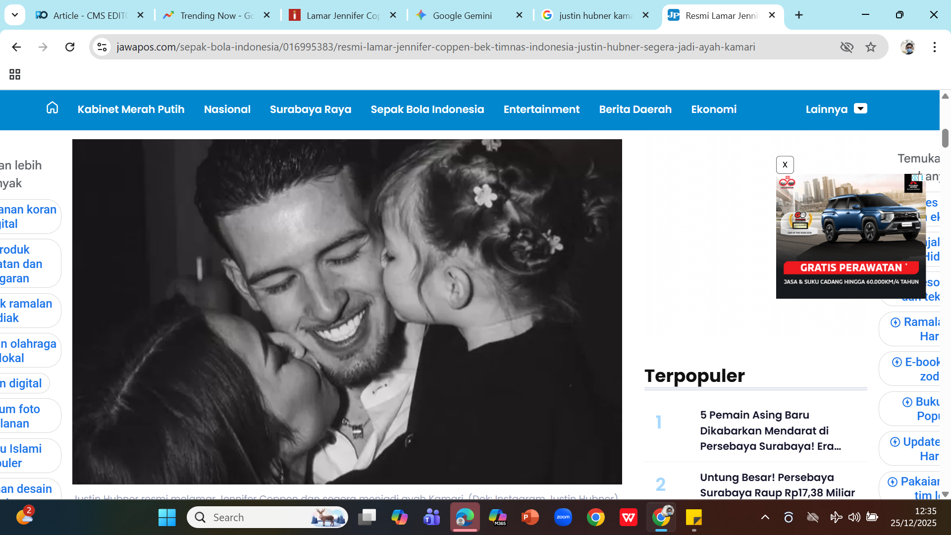 HAPPY ENDING - Justin Hubner dicium Jennifer Coppen dan Kamari seusai lamaran.