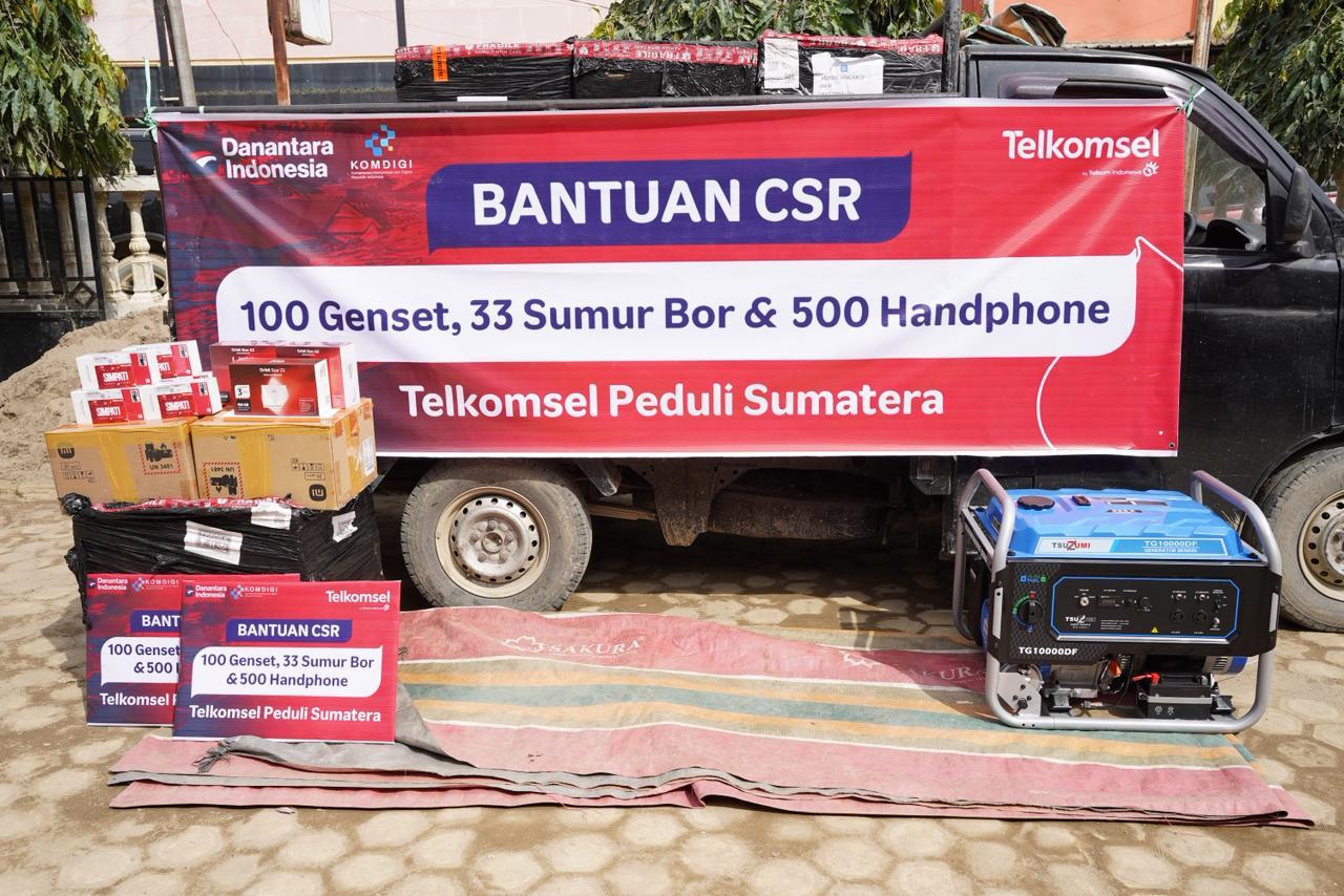 Bantuan CSR Telkomsel Peduli Sumatera yang terdiri dari 100 genset, 33 sumur bor, dan 500 handphone