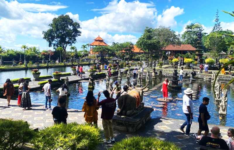 TAHUN INI LEBIH SEPI : Suasana objek wisata Taman Tirta Gangga, Karangasem. (foto: zulfika Rahman)