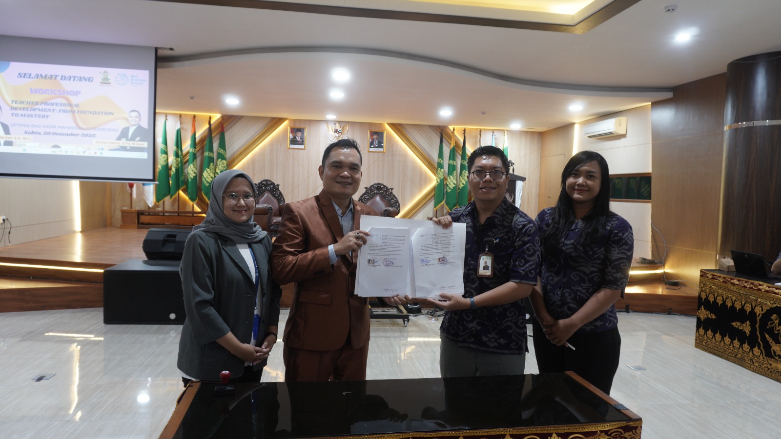Workshop bertajuk Teacher Professional Development: From Foundation to Mastery pada Sabtu, 20 Desember 2025 di Aula Ganesha Gedung Rektorat Lantai 4 Unmas Denpasar.