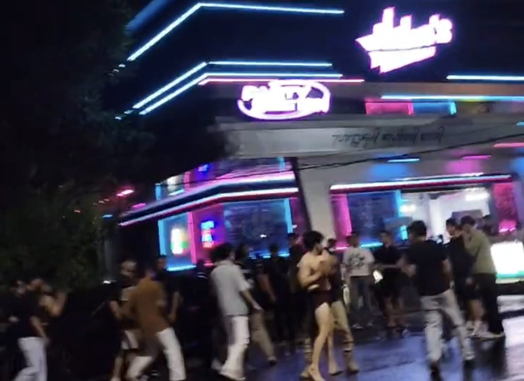 BAKU HAJAR: Situasi di depan Helen&rsquo;s Night Club, Sabtu (27/12/2025) sekitar pukul 03.30 WITA