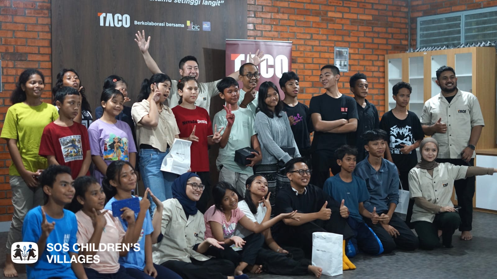PELATIHAN BERKELANJUTAN - Sejumlah anak di SOS Children