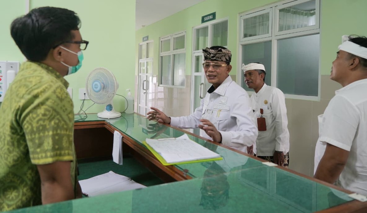 KEKURANGAN SDM : Akativitas pelayanan medis di RSUD Gema Santi Nusa Penida. (Foto: Humas Pemkab Klungkung (RSUD Gema Santi )
