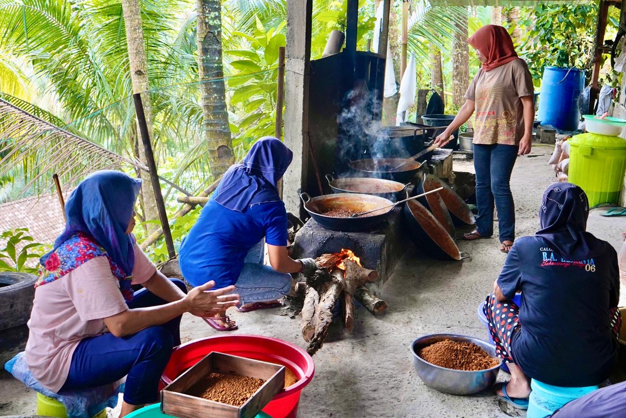 Sejak Reforma Agraria masuk ke Desa Hargorejo, geliat ekonomi kian meningkat, produk gula semut yang semula hanya dipasarkan secara lokal kini berhasil menembus pasar global.