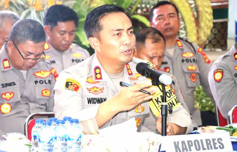 BEBERKAN ANGKA SETAHUN : Kapolres Buleleng, AKBP Ida Bagus Widwan Sutadi. (francelino junior)