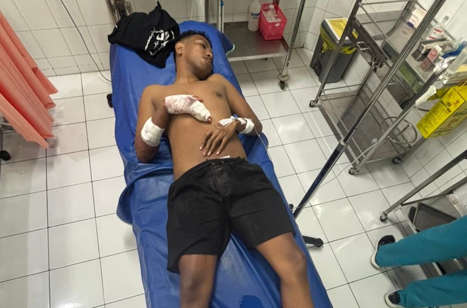 TEBAS: Kristianus Bayu AP Soares, 24, terbaring lemas di RSAD Denpasar, Kamis (1/01/2026)
