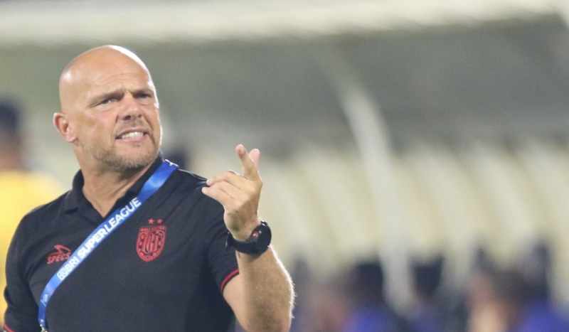 SIAPKAN JURUS PENANGKAL SINGA : Pelatih Bali United, Johnny Jansen sudah menyiapkan jurus meredam Arema. (miftahuddin/radar bali)