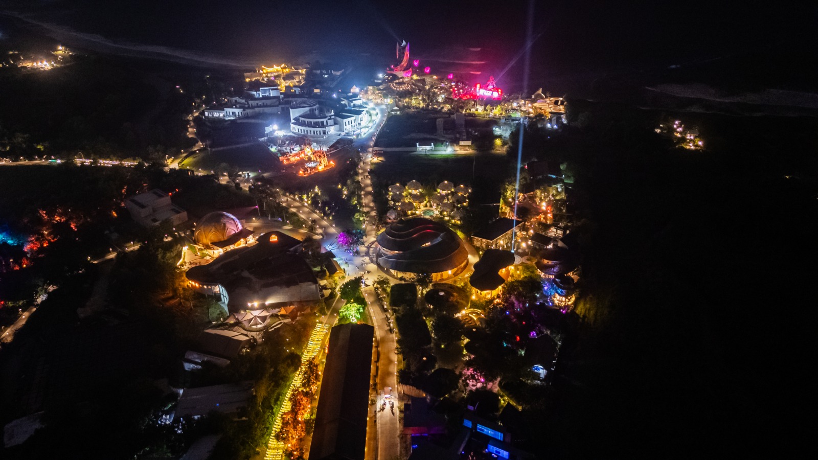 INDAH: Suasana kawasan Nuanu Creative City saat malam tahun baru, 1 Januari 2026 baru lalu.