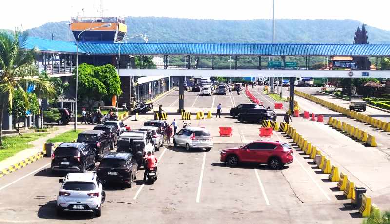 KEMBALI NORMAL : Suasana Pelabuhan Gilimanuk, Minggu (4/1/2026) . (M.Basir/Radar Bali)