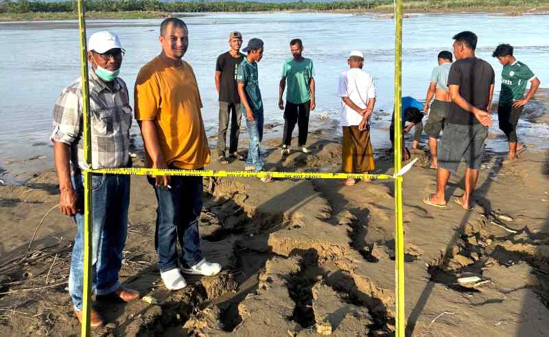 HEBOHKAN WARGA : Lokasi gelembung gas muncul di Darul Makmur, Tim Pemkab Nagan Raya. (istimewa)