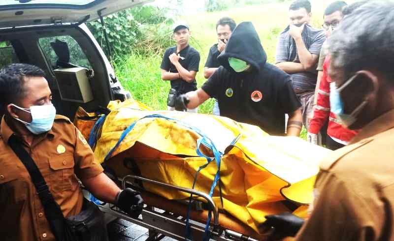 KONDISINYA MENGENASKAN: Jasad korban dimasukkan kantong jenazah dan dibawa ke RSUP Ngoerah, Sanglah, Denpasar.(istimewa