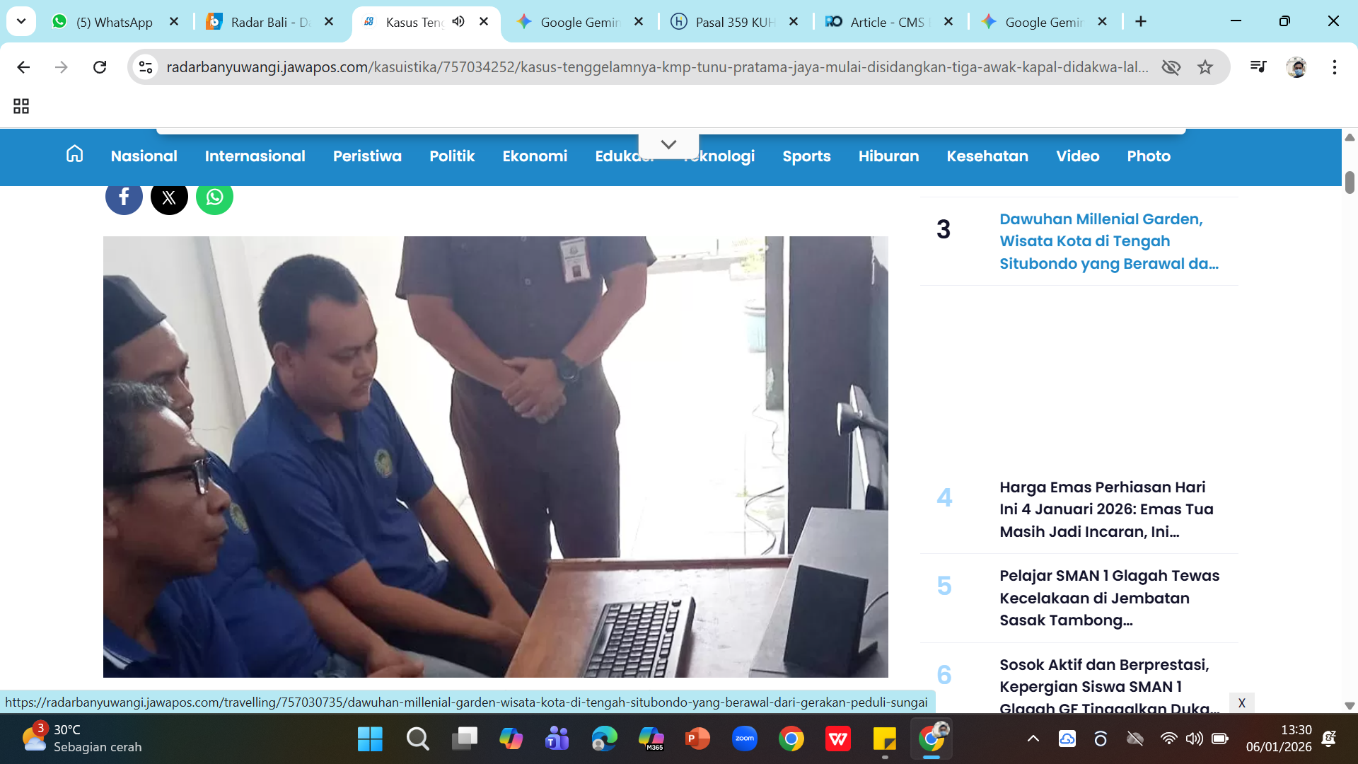 Tiga awak KMP Tunu Pratama Jaya dalam persidangan di PN Banyuwangi. Ketiga awak diduga lalai sehingga kapal kelebihan muatan dan tenggelam.