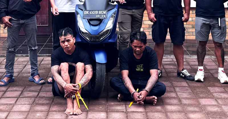 DIRINGKUS: Dua pelaku penjambretan diringkus Tim Resmob Tohlangkir Sat Reskrim Polres Karangasem. (istimewa)