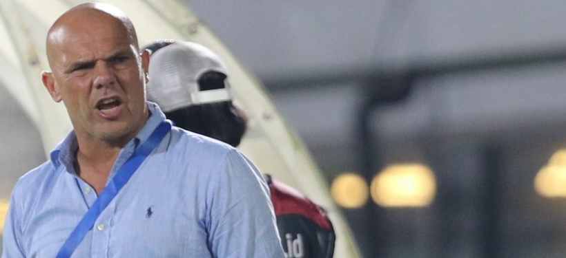 ANALISIS PERMAINAN LAWAN : Pelatih kepala Bali United, Johnny Jansen.(Miftahuddin/RadarBali)