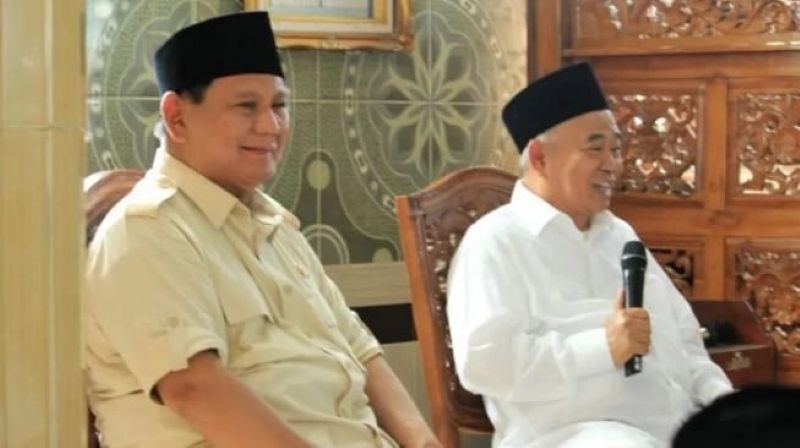 Presiden RI Prabowo Subianto (kiri) dan Ketua Umum PERGUNU Prof. Dr. KH. Asep Saifuddin Chalim