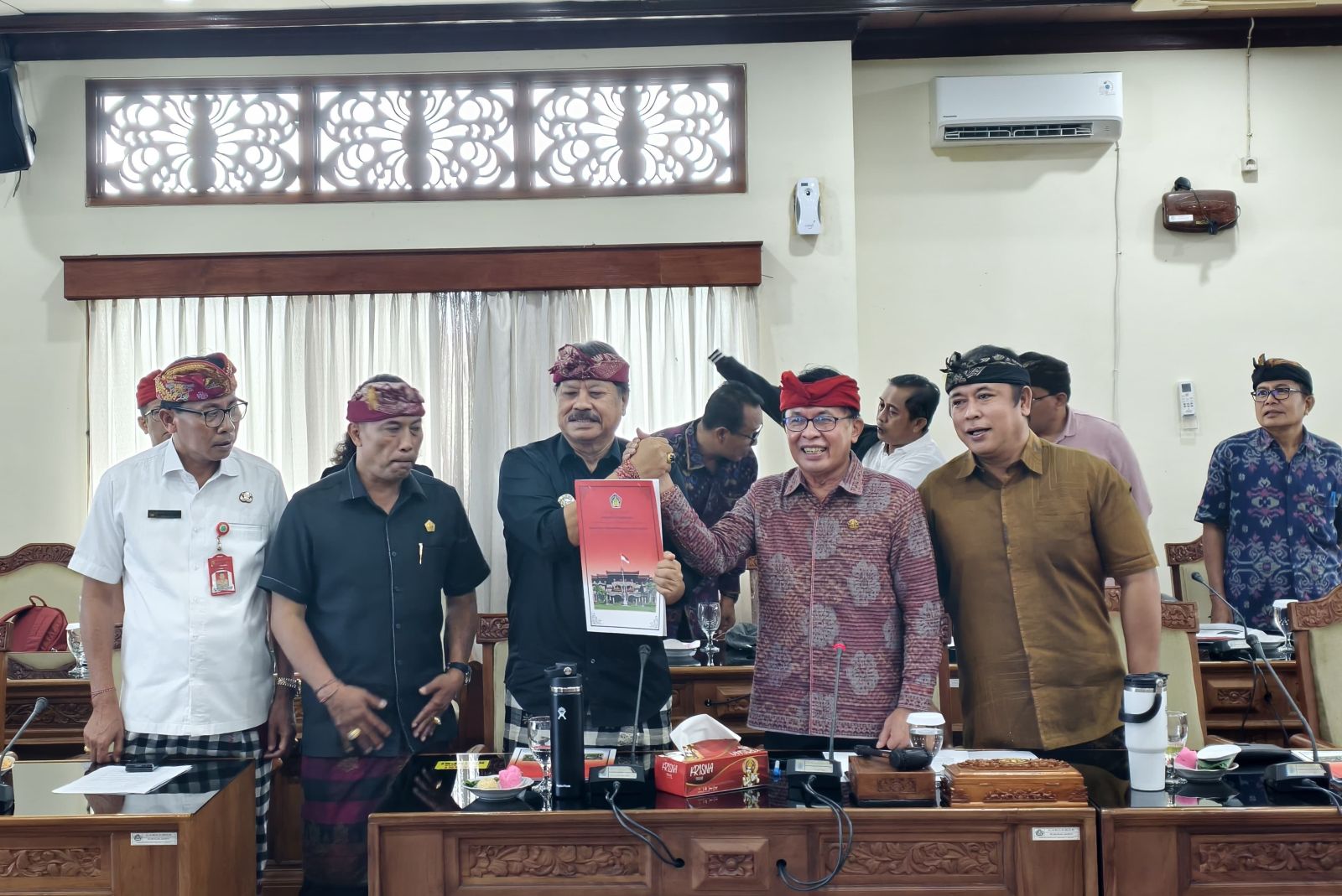 SOAL JATILUWIH: Pansus TRAP DPRD Bali keluarkan rekomendasi mengenai kegiatan di Subak Jatiluwih Tabanan dihadiri Wakil Bupati Tabanan Kamis (8/1/2026)