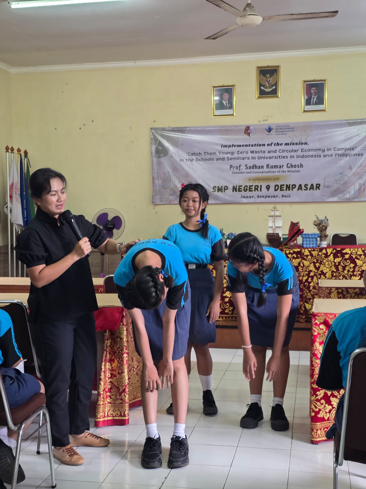 FKIK Universitas Warmadewa gelar penyuluhan skoliosis dan edukasi anti-bullying untuk anggota PMR SMPN 9 Denpasar.