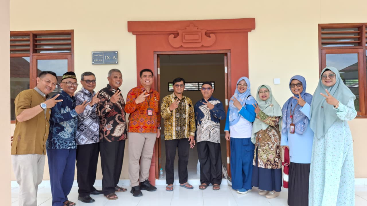 Kepala SMP Muhammadiyah 2 Denpasar, bersama Kepala Sekolah Muhammadiyah se-Kota Denpasar, Majelis Dikdasmen & PNF PDM Kota Denpasar dan PD