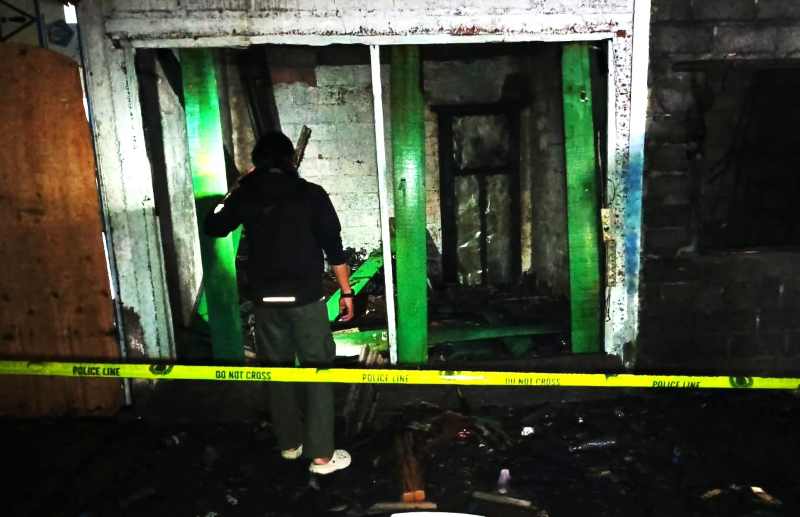 LUDES DILALAP API : Kebakaran di Bengkel Sukma Sari Motor di Jalan Bypass Ida Bagus Mantra, Desa Gelgel,Klungkung. (foto:dok.Polsek Klungkung)