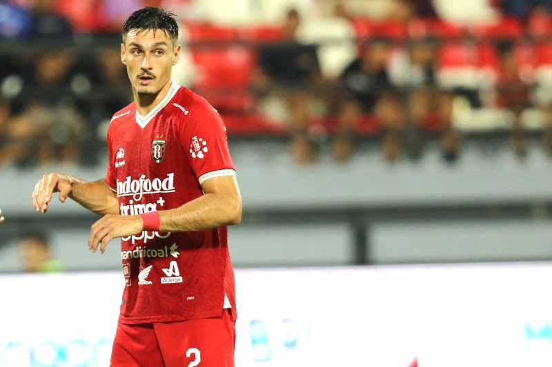 SENANG : Bek Tengah Bali United, Joao Ferrari. (miftahuddin/radar bali)