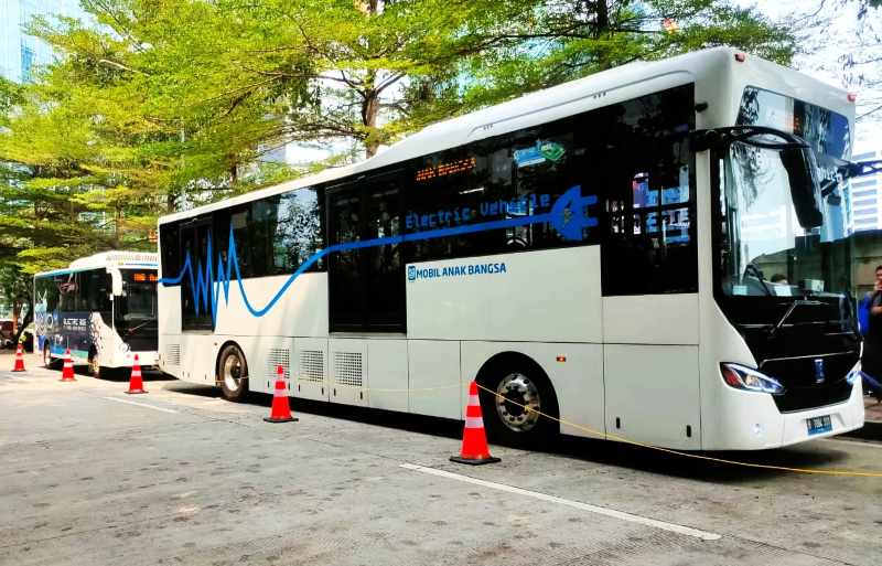 Ilustrasi bus listrik produksi Mobil Anak Bangsa (MAB). (Rian Alfianto/JawaPos.com)