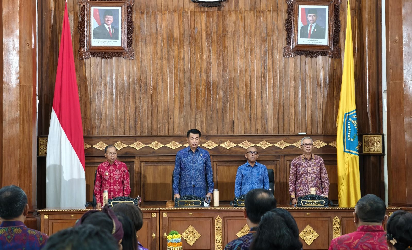 MASIH KALAH: Penyampaian Raperda Provinsi Bali tentang Penambahan Penyertaan Modal Daerah Kepada Peseroan Terbatas Bank Pembangunan Daerah Bali di Wiswa Sabha Utama kemarin (14/1/2026).