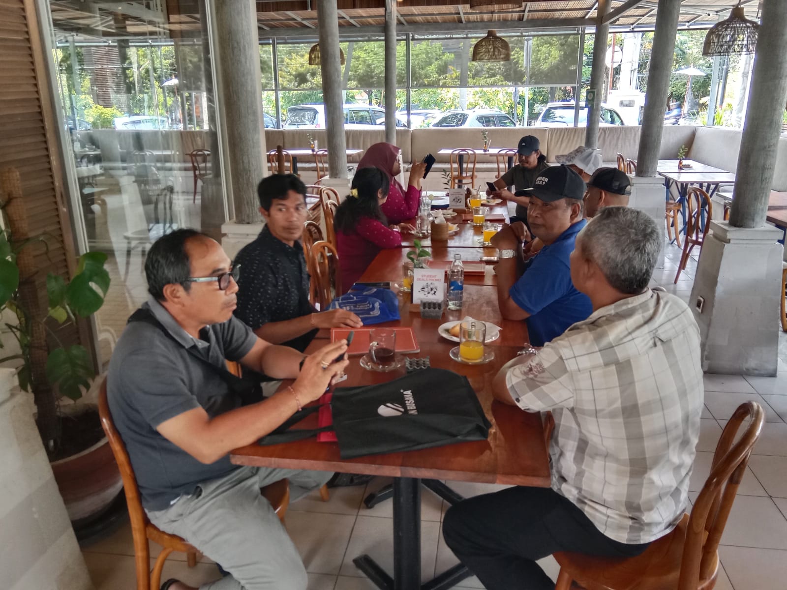 Suasana pertemuan mantan Bendesa Adat Serangan, IMS, di Serangan.