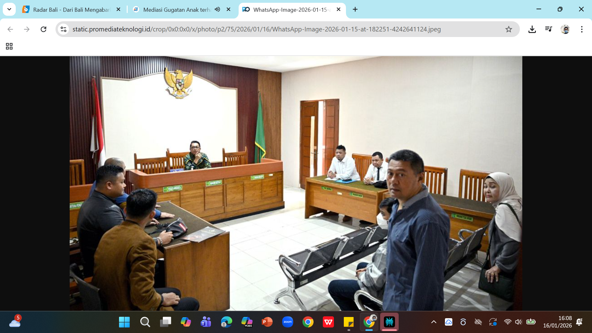 Suasana sidang mediasi penelantaran anak Denada Tambunan di PN Banyuwangi pada Kamis (15/1).