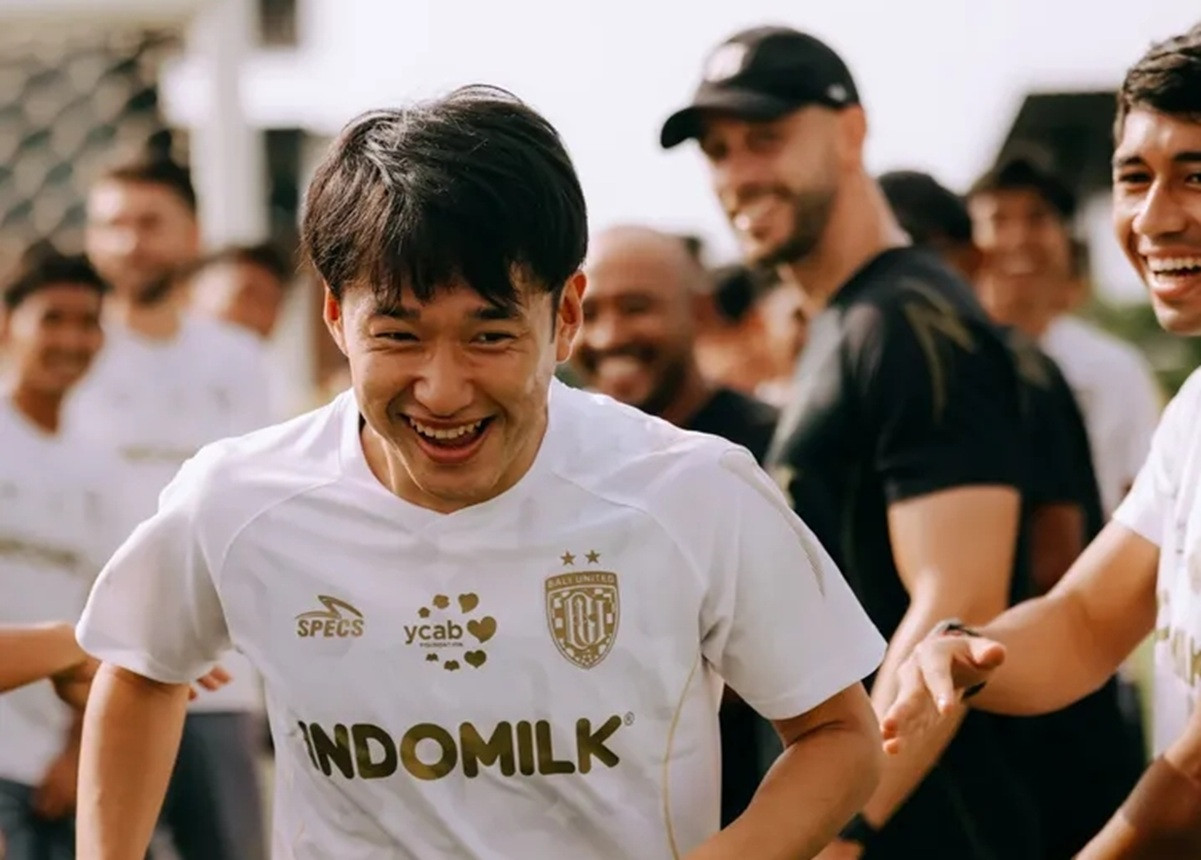 Gelandang Serang Bali United Teppei Yachida saat mengikuti latihan perdana di Bali United Training Center Pantai Purnama, Gianyar. 