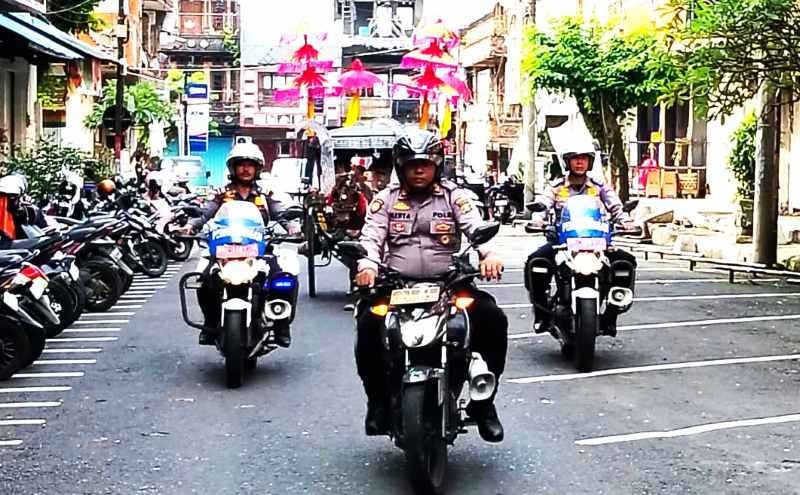 CARA UNIK : Kampanye tertib berlalulintas Safari Kamtibmas di Klungkung. (foto : Polres Klungkung)